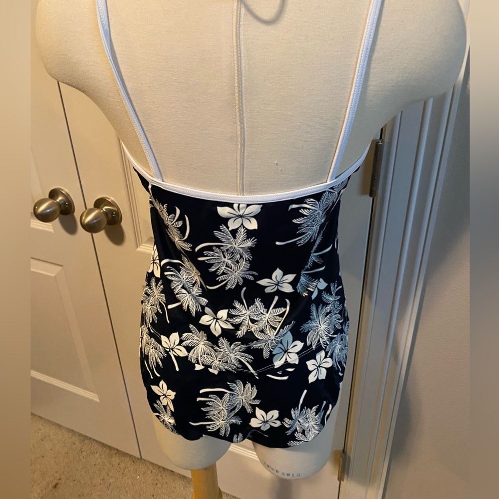 St Johns Bay Navy & White Tropical Floral Two Pc Swim Suit w Wrap Cover up - Picture 4 of 10